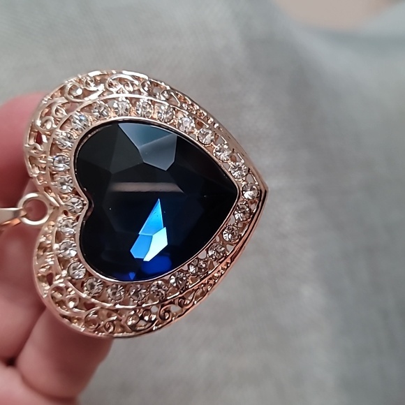 Blue heart necklace NWT - Picture 5 of 9